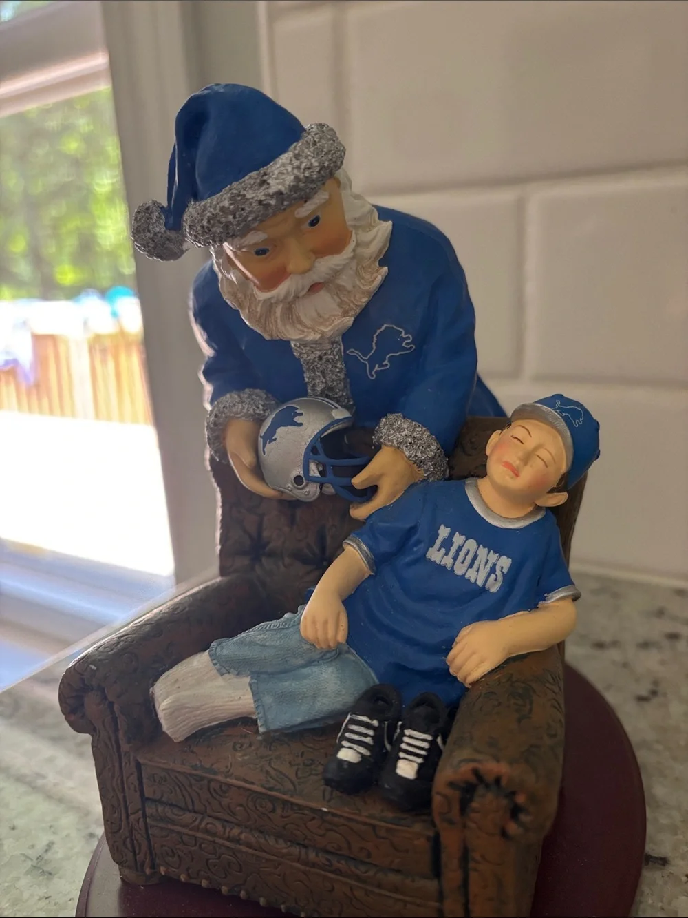 Vintage 2001 “Santa’s Gift: Detroit Lions” figurine